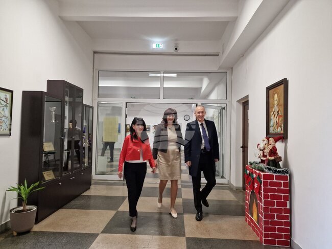 Министърът на образованието и науката в оставка Красимир Вълчев пристигна в Монтана за откриването на STEM център