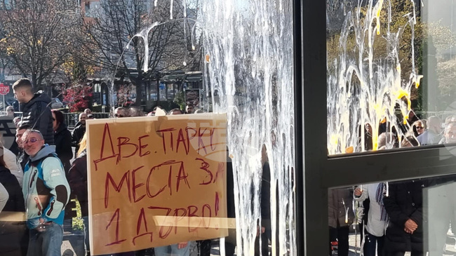 Жители на Община Несебър се събраха на протест срещу искано увеличение на данъка върху недвижимите имоти