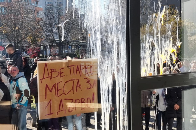 Жители на Община Несебър се събраха на протест срещу искано увеличение на данъка върху недвижимите имоти