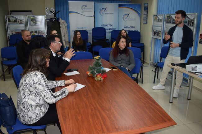 Проект за производство на здравословни мусове спечели първото място в студентския конкурс на ОИЦ-Варна