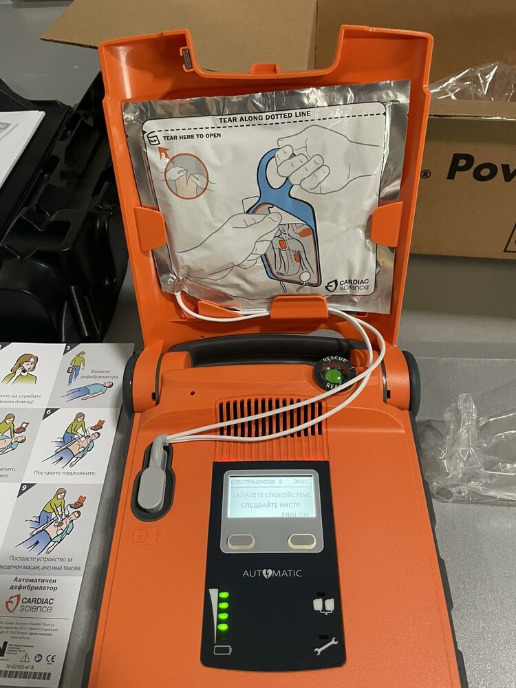 Спортната зала „Арена Самоков“ вече разполага с първия в града дефибрилатор