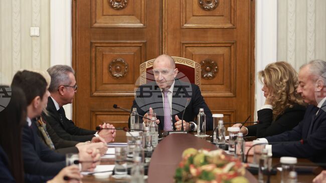 Вие не сте част от управляващата коалиция, но сте крепили това управление, каза президентът Румен Радев на консултацията с „ДПС– Ново начало“