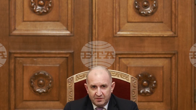 Президентът ще се срещне утре с представители на "БСП-Обединена левица" и "Има такъв народ"