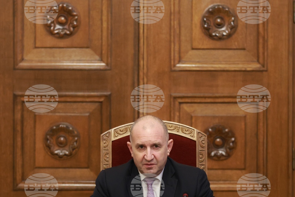 Президентът ще се срещне утре с представители на "БСП-Обединена левица" и "Има такъв народ"