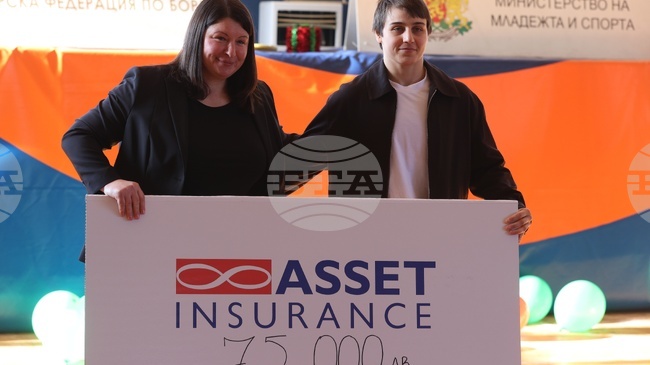Юлиана Янева и Магомед Рамазанов бяха отличени от Българска федерация по борба на годишната церемония в зала "Диана"