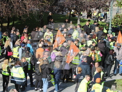 Гърция - Атина - служители в публичния сектор - протест за увеличение на трудовите възнаграждения