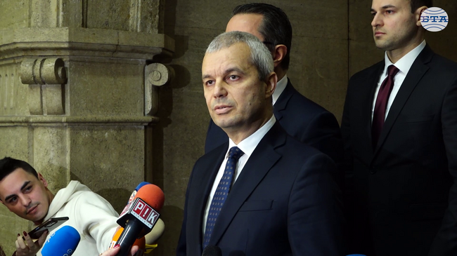 Трябва да се предложи нов бюджет, в който да няма заложени дългове, коментира Костадин Костадинов