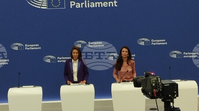 Твърдо стоим зад Илхан Кючюк и всички в България, които продължават да защитават демокрацията, заяви лидерката на "Обнови Европа" Валери Айе в Страсбург