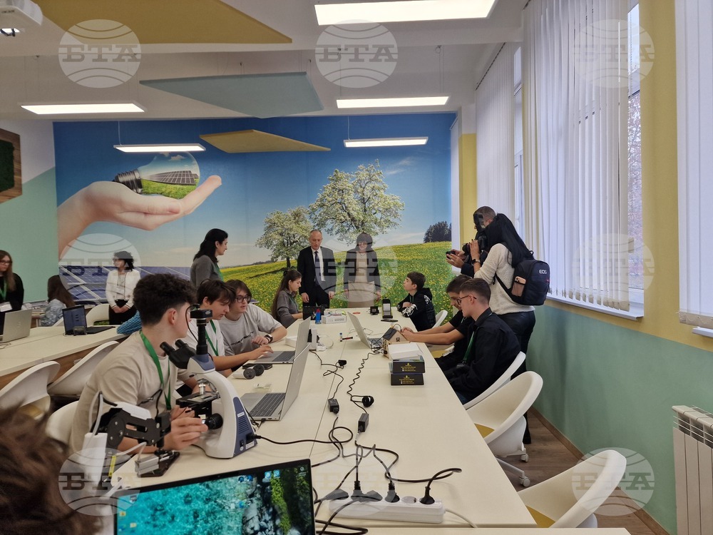 Министърът на образованието и науката в оставка Красимир Вълчев откри STEM център в Природо-математическата гимназия в Монтана