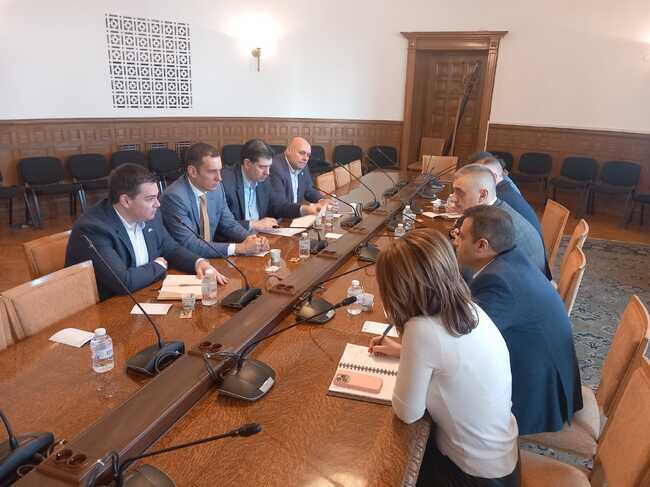 Кирил Добрев: В условията на удължителен закон София не трябва да бъде наказана с по-малко средства за градски транспорт