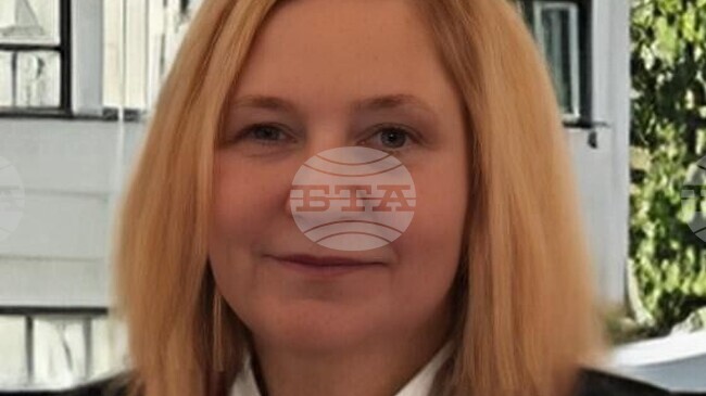 Директорът на Свищовската професионална гимназия „Алеко Константинов“ - инж. Веска Николова, получи отличие от МОН