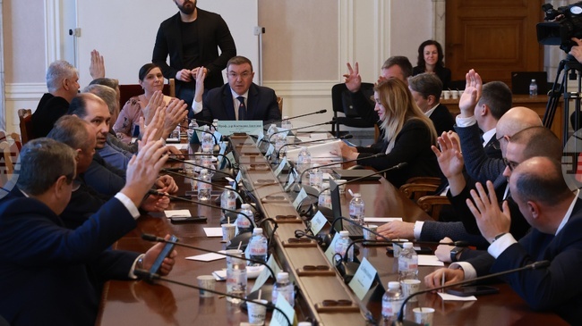 Здравната комисия прие на първо гласуване удължителния закон на бюджета за 2026 година