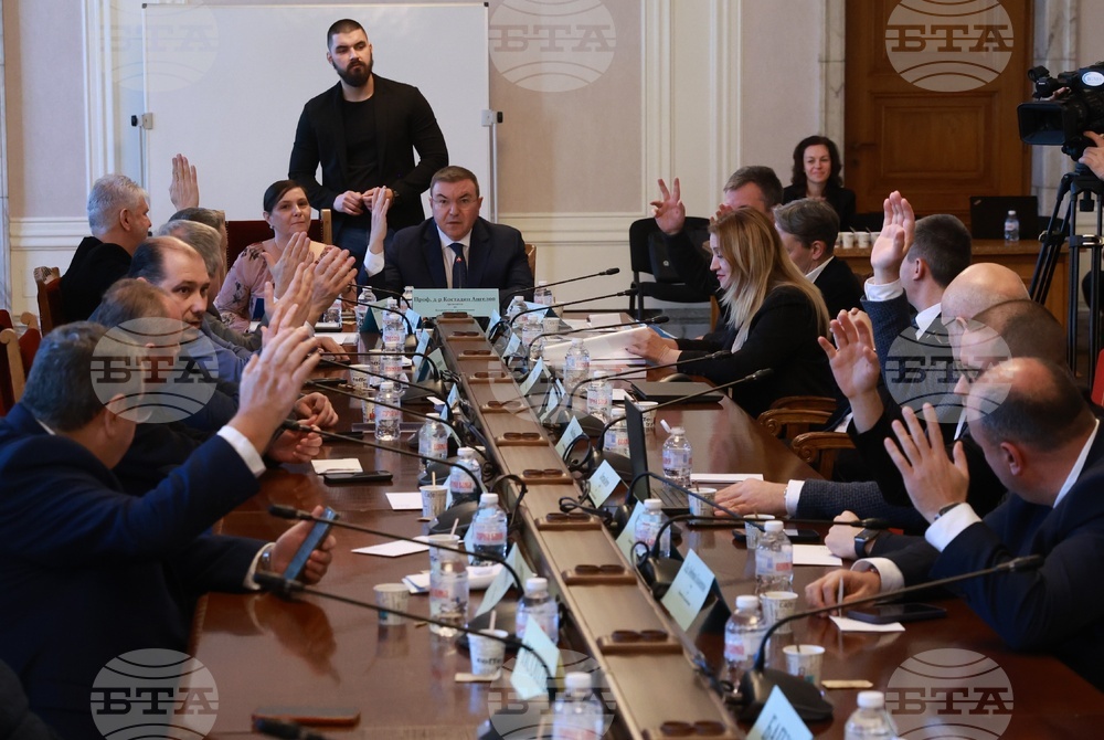 Здравната комисия прие на първо гласуване удължителния закон на бюджета за 2026 година