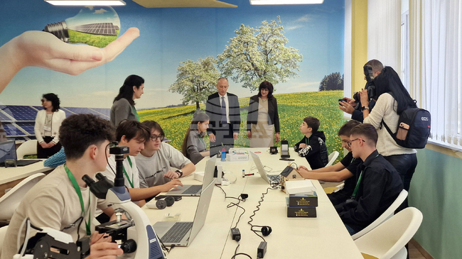 Министерството на образованието изпълнява 2457 проекта по четири инвестиции, финансирани от Националния план за възстановяване и устойчивост 