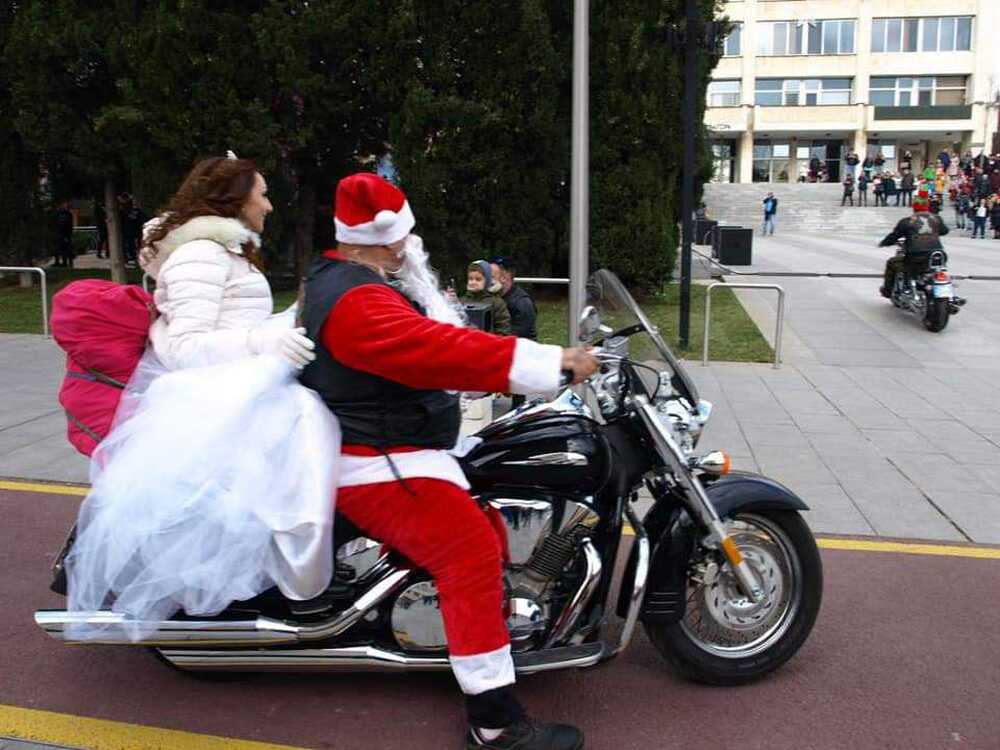Община Стара Загора: В неделя дядо Коледа ще пристигне на своя мотор в Стара Загора