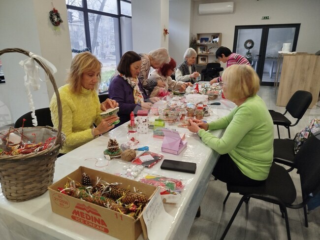 От спортно-интелектуален клуб „Ахридос“ в Кърджали започват кампания за закупуване на носии на танцьорите си чрез благотворителни базари