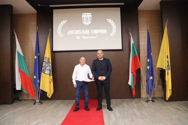 Десислав Ганчев е треньор номер 1 за 2025-а в Нови пазар, спортист на годината е Калоян Ламбев