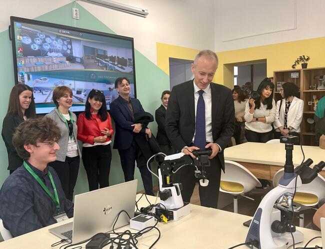 МОН: Нов високотехнологичен STEM център в 110-годишната Природо-математическа гимназия в Монтана
