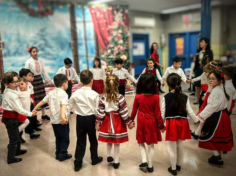 Българското училище „Гергана“ в Ню Йорк отбеляза настъпващите коледни празници с тържество