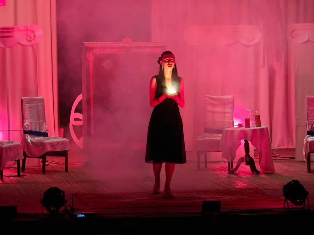 Народното театрално студио „Онгъл“ ще представи спектакъла „Нощта преди Коледа“ в Болград и българското село Зализничне в Украйна