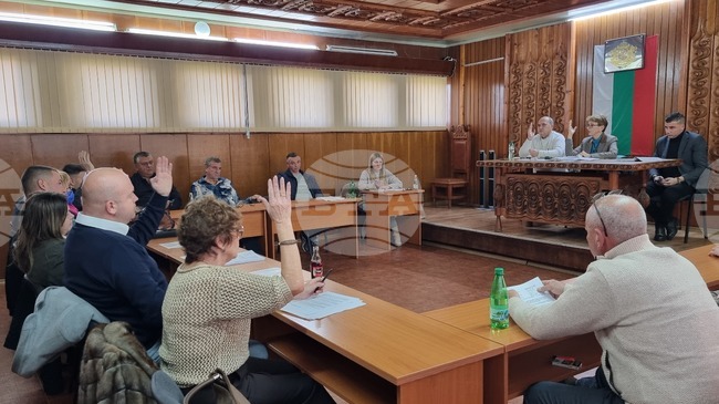 Общинският съвет в Сопот с тайно гласуване освободи заместник-председателя си Осман Узун