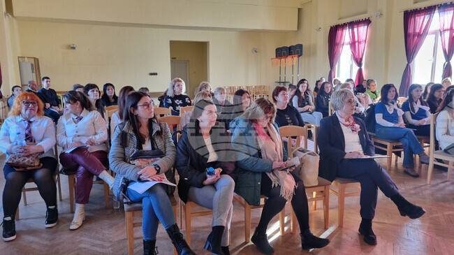 Шестата регионална педагогическа конференция в Търговище разгледа аспектите на възпитанието в позитивни поведенчески модели 