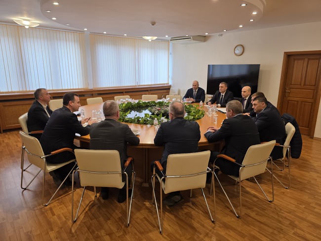 Министър Станков координира готовността на електроразпределителните дружества за зимния сезон и предстоящите празнични дни