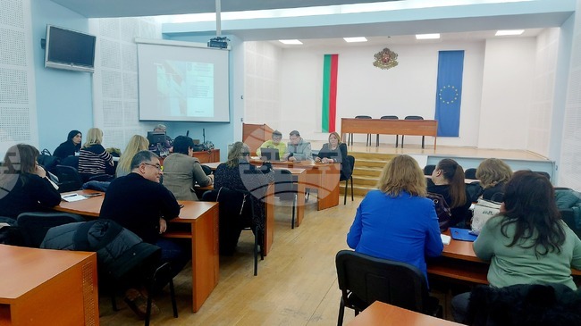 Директорите на общинските училища в Свищов и кметът на града Генчо Генчев обсъдиха държавния план – прием за учебната 2026/2027 година