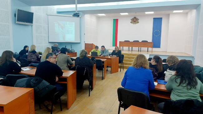 Директорите на общинските училища в Свищов и кметът на града Генчо Генчев обсъдиха държавния план – прием за учебната 2026/2027 година