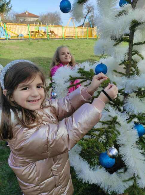 Община Шумен: Над 50 концепции за коледна украса постъпиха в конкурса „Коледната магия на Шумен“