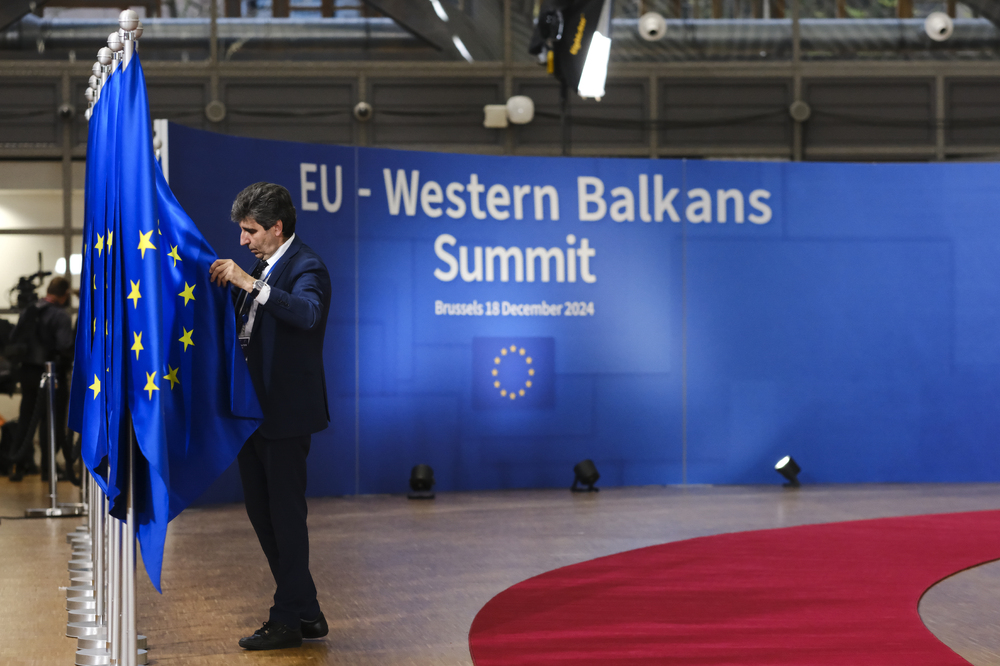 Европейските лидери се събират в Брюксел за среща с колегите си от Западните Балкани и за последния за годината Европейски съвет
