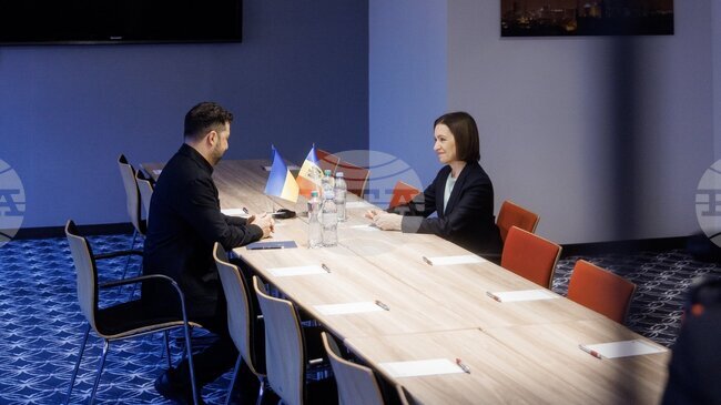 МОЛДПРЕС: Мая Санду и Володимир Зеленски начертаха общия си път към ЕС на среща в Хага