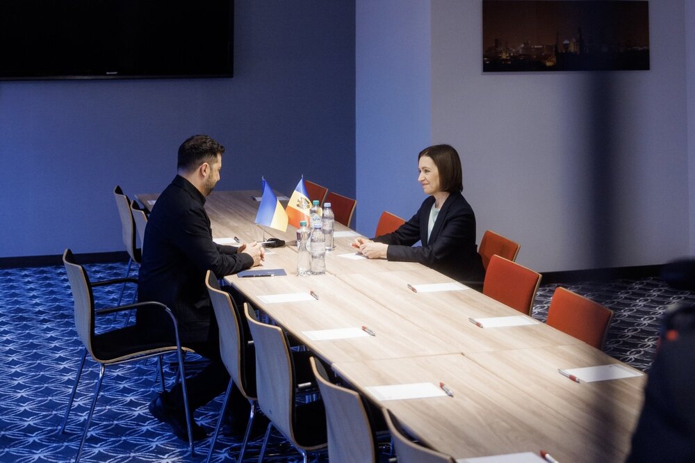 МОЛДПРЕС: Мая Санду и Володимир Зеленски начертаха общия си път към ЕС на среща в Хага