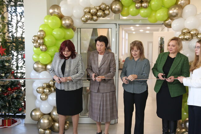 Нов STEM център „Вселената“ беше открит в столичното 10-о Средно училище „Теодор Траянов“