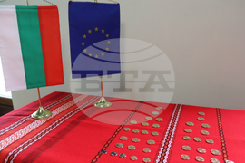 Румъния - посланик - дипломати - среща - евромонети