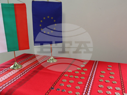 Румъния - посланик - дипломати - среща - евромонети