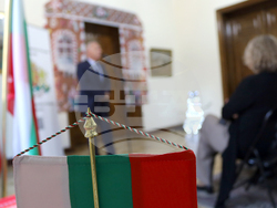 Румъния - посланик - дипломати - среща - евромонети