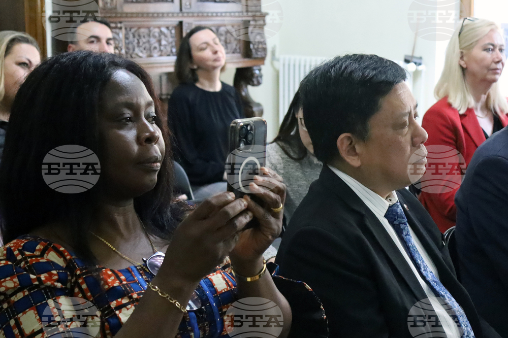 Румъния - посланик - дипломати - среща - евромонети