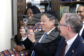 Румъния - посланик - дипломати - среща - евромонети