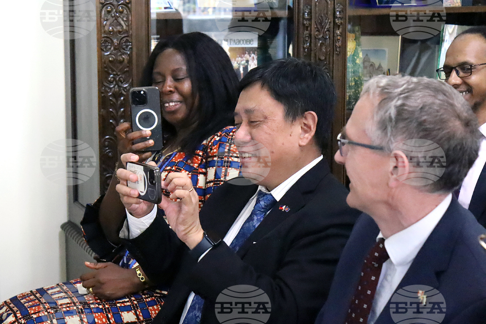 Румъния - посланик - дипломати - среща - евромонети