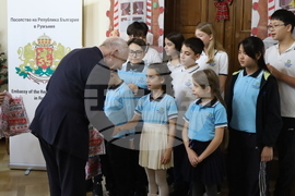 Румъния - посланик - дипломати - среща - евромонети