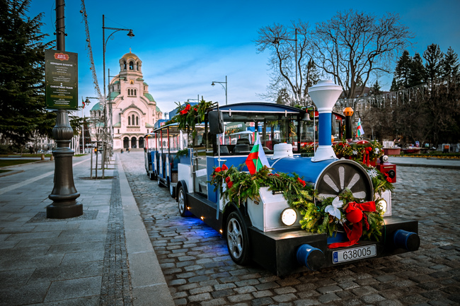 До 4 януари в центъра на София ще се движат коледни влакчета