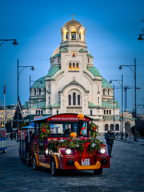 СО: Коледни влакчета тръгват от днес в центъра на София