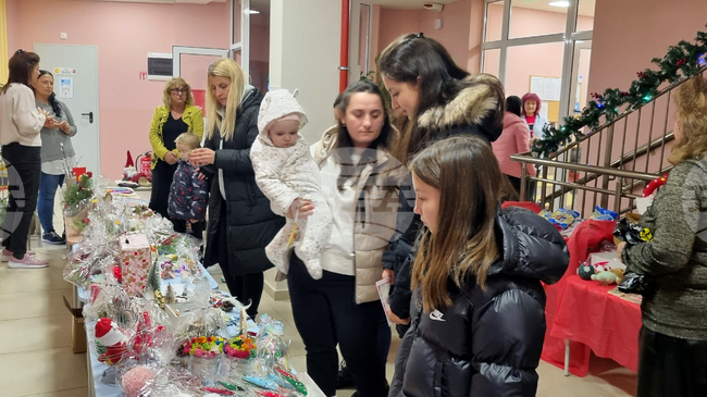 Учители, деца и родители от детска градина в Търговище твориха за благотворителен базар в подкрепа на болно момиче 
