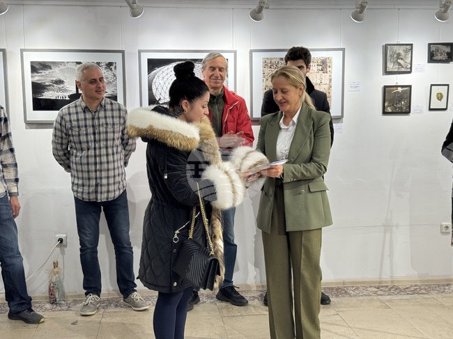 Кристина Буюклиева е носителят на голямата награда в Осмия салон на казанлъшките фотографи