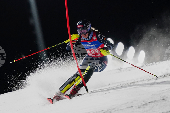 Микаела Шифрин триумфира в нощния слалом в Куршевел от Световната купа по ски алпийски дисциплини