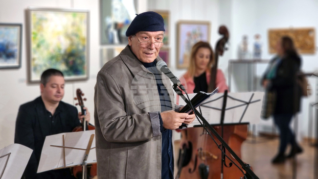 В ямболската художествена галерия „Жорж Папазов” бе открита коледна изложба с творби на 48 автори от региона