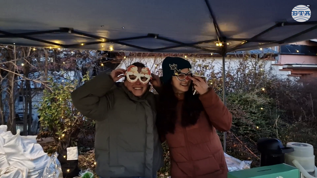 Коледен благотворителен базар „Дари носия, дари радост“ организираха в смолянския квартал „Устово“