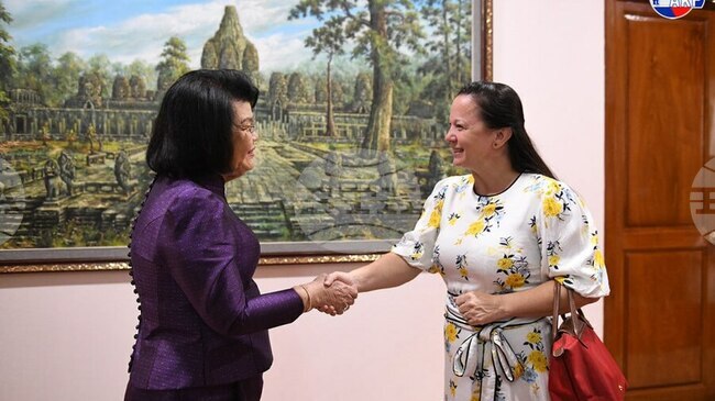 АКП: Чешката посланичка в Пномпен се надява граничният спор между Камбоджа и Тайланд да бъде разрешен скоро по мирен начин 