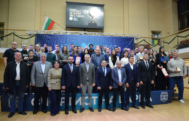 Кметът Благомир Коцев връчи приза „Спортист на Варна“, който тази година е за тенисиста Иван Иванов